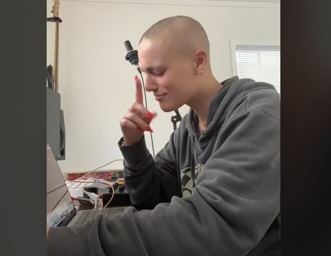 El mundo conocía la noticia de la muerte de Cat Janice este miércoles, 28 de febrero. La mujer, que padecía un cáncer terminal, se volvió viral en las últimas semanas con una canción dedicada a su hijo de siete años.