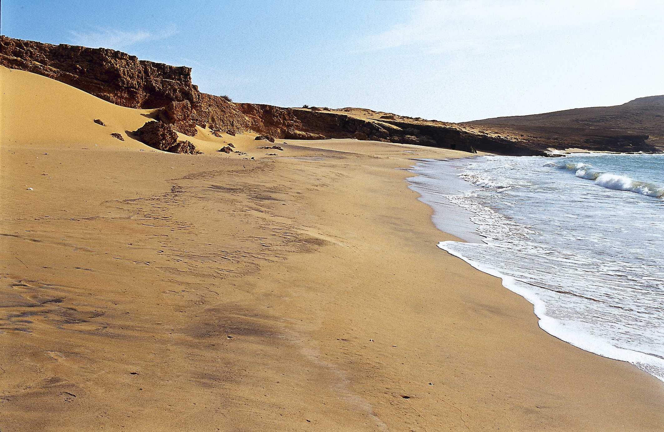 Cabo de la Vela: Es un pueblo desértico ubicado en la península de La Guajira. Es un lugar para disfrutar del silencio, del paisaje y de las rancherías Wayúu.