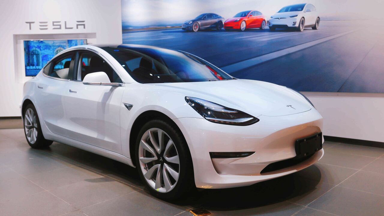 Las acciones de Tesla se cotizaban a esta hora en US$555,89 en el parqué neoyorquino, con una subida del 6,53%, o US$34,08.