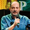 “Todavía existe gente que sigue diciendo lo que piensa. Existan las consecuencias que existan y pase lo que pase, no importa, Hugo es así. El personaje sigue siendo muy directo”.