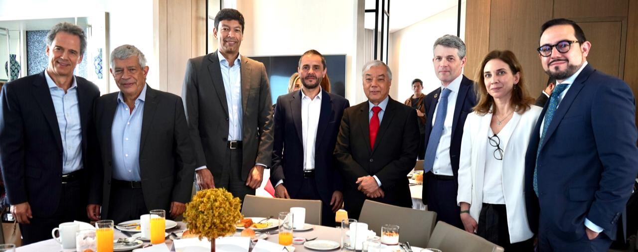 Banqueros y funcionarios del gobierno se reunieron para hablar de cambio climático.