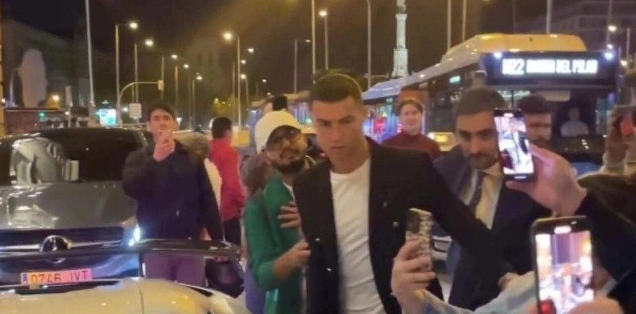 Cristiano Ronaldo se roba la atención en Madrid a bordo de un Bugatti.