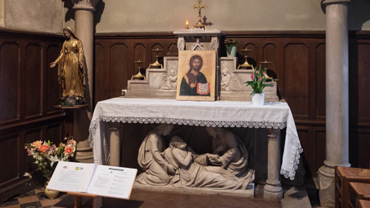 El santo que interviene para vender una casa.