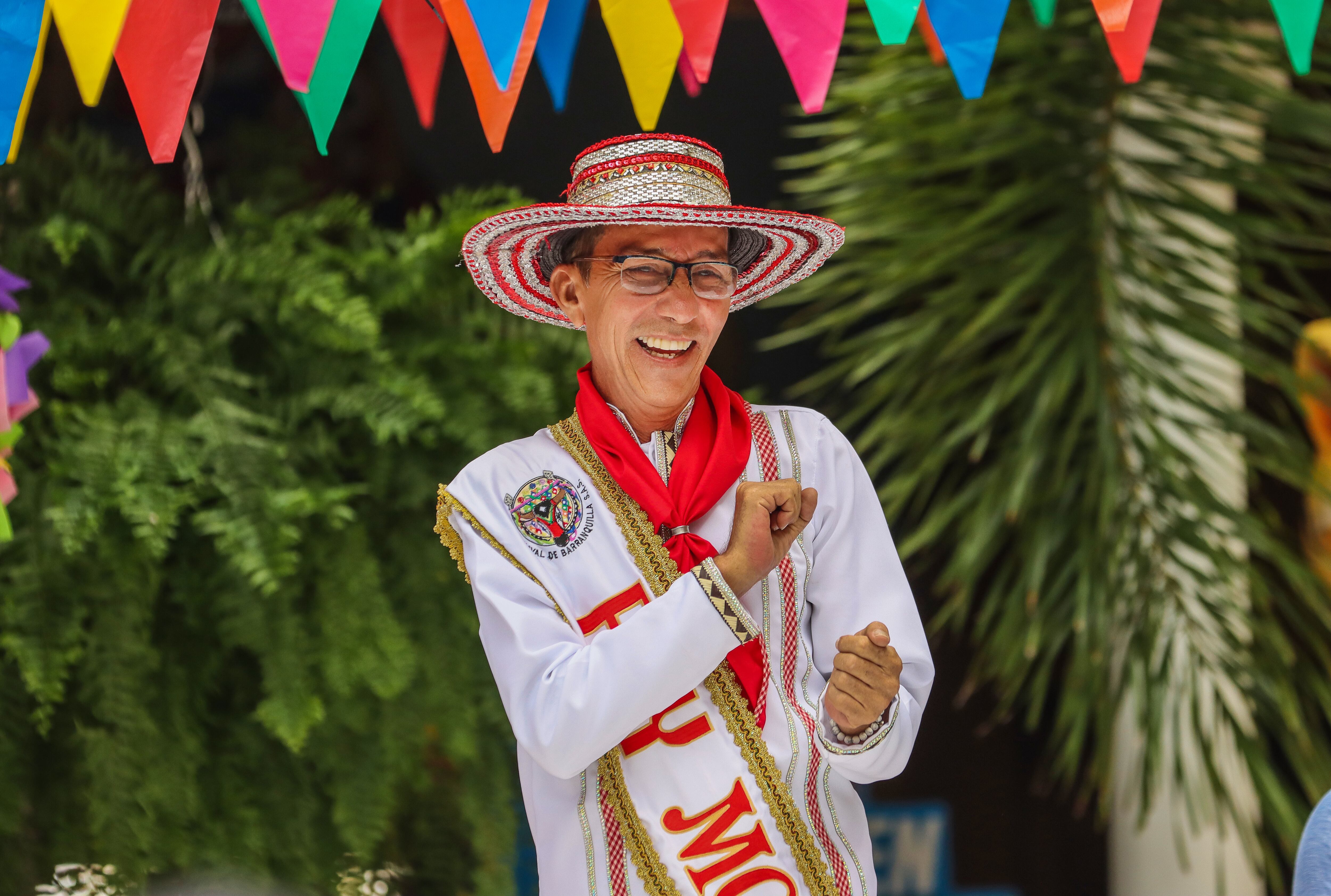 Sebastián Guzmán fue elegido como rey momo entre 20 participantes que se postularon.
