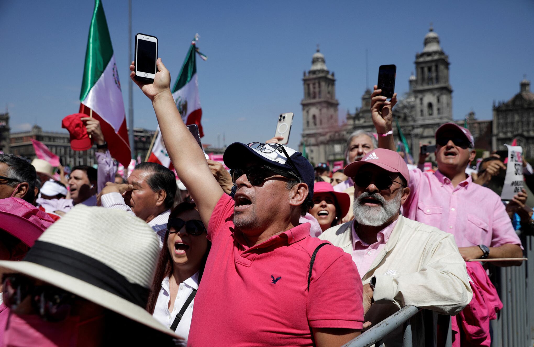 En imágenes : Miles de personas protestan en el Zócalo de la Ciudad de México