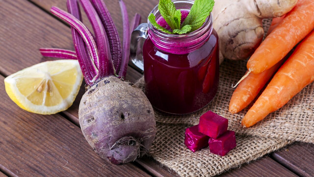 Jugos que tienen una acción antioxidante y también contribuyen a la restauración de vasos sanguíneos y tejidos.