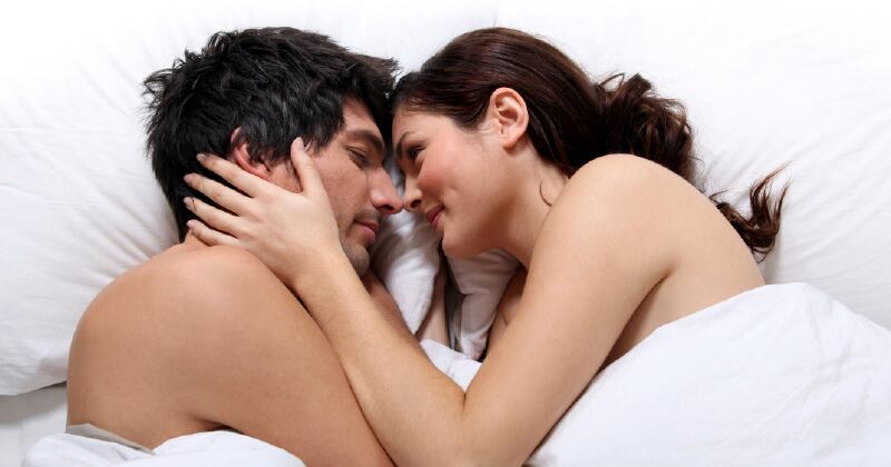 “Mi consejo para todos es que planeen algunas noches en la semana dedicadas al sexo”, apunta la especialista. 