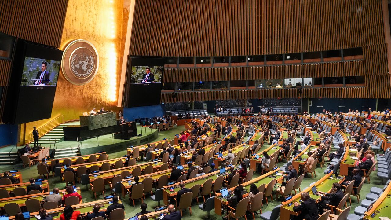 Una vista general de la sala durante el primer día de la sesión especial de emergencia de la Asamblea General de las Naciones Unidas sobre Palestina en la Sede de las Naciones Unidas en Nueva York, Estados Unidos, el 17 de septiembre de 2024.
