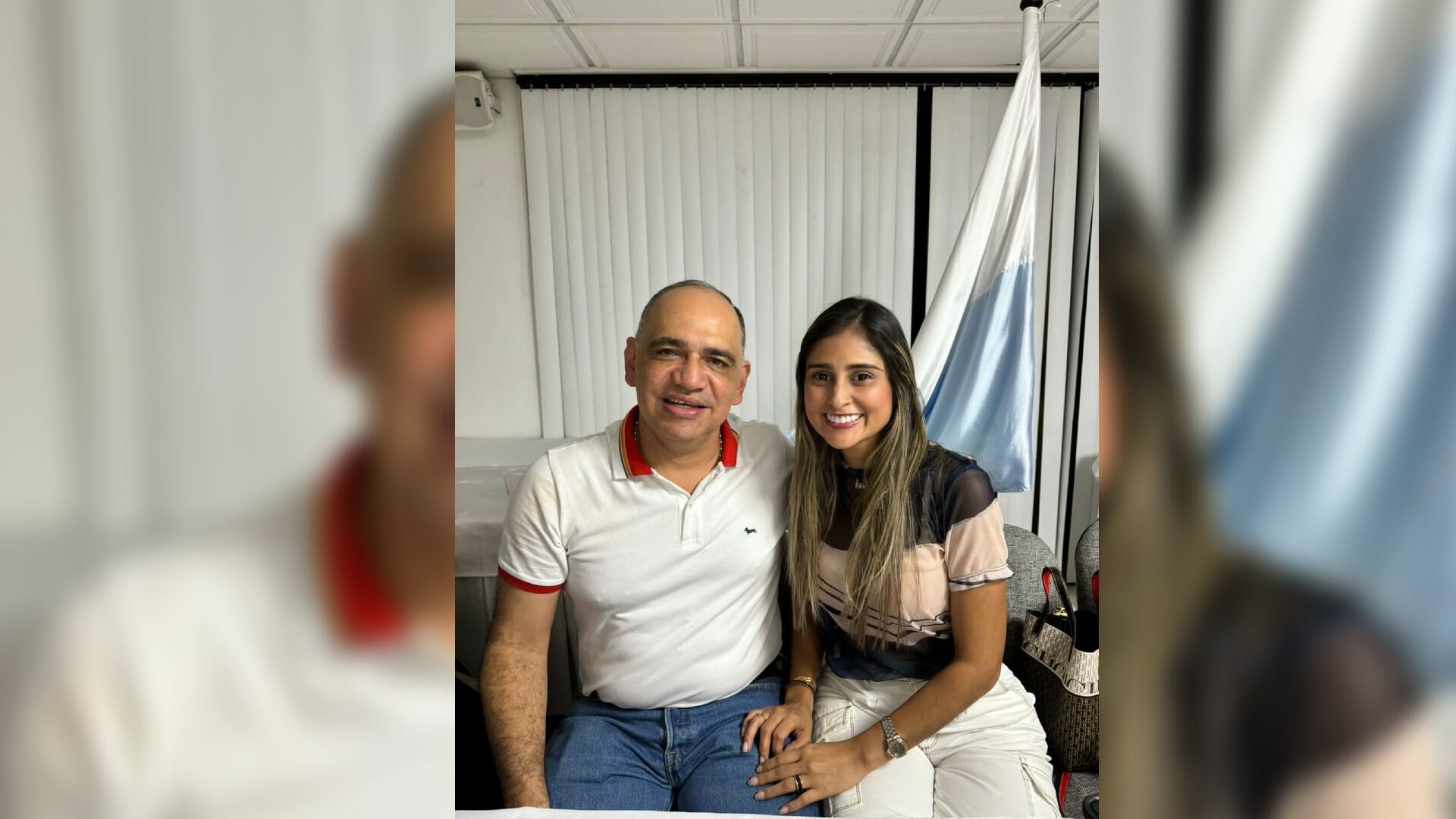 El electo alcalde de Santa Marta junto a su esposa
