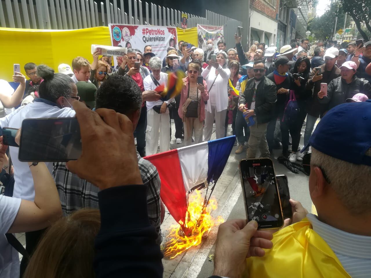 Quema de bandera del M-19.