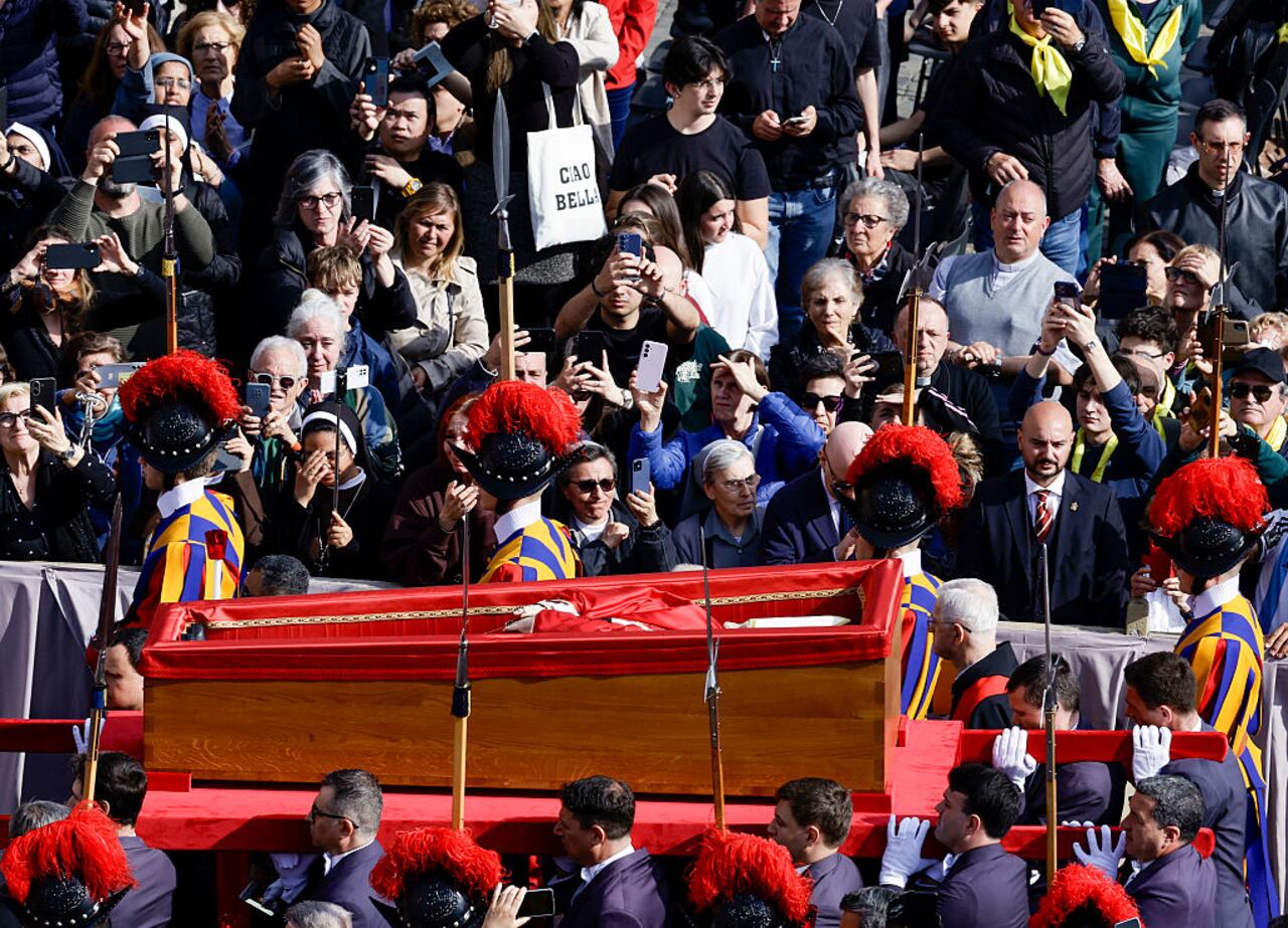 ST PETER'S SQUARE, ROME, LAZIO, ITALY - 2025/04/23: Pope Francis' body is carried in a coffin into Saint Peter's Basilica at the Vatican on the day of its translation. (Photo by Salvatore Laporta/KONTROLAB/LightRocket via Getty Images)