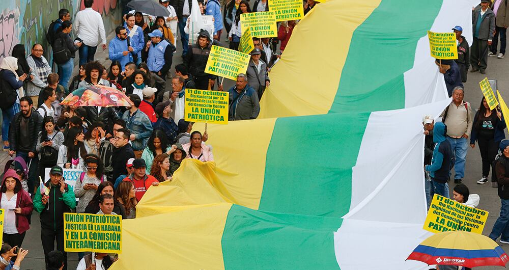 Marcha de los militantes de la Unión Patriótica en Bogotá. 