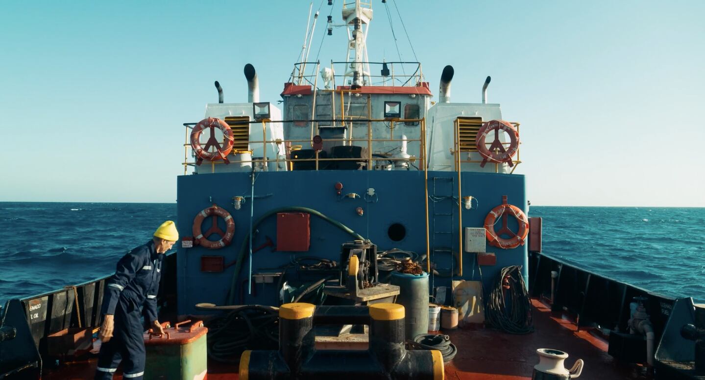 Cruzando océanos y continentes, la bestia cambia de idioma...