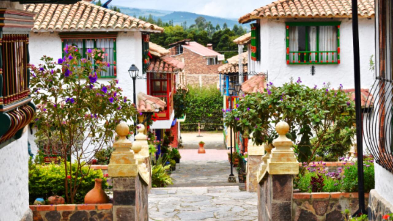 Conozca las diferentes poblaciones con una caminata tranquila y ecológica