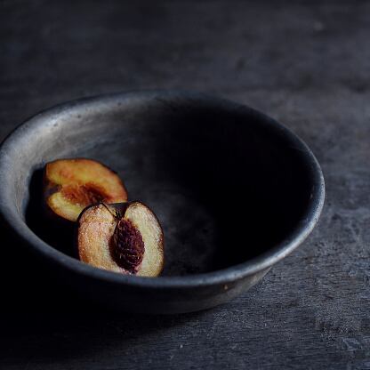 El polifenol oxidado desencadena una reacción química.