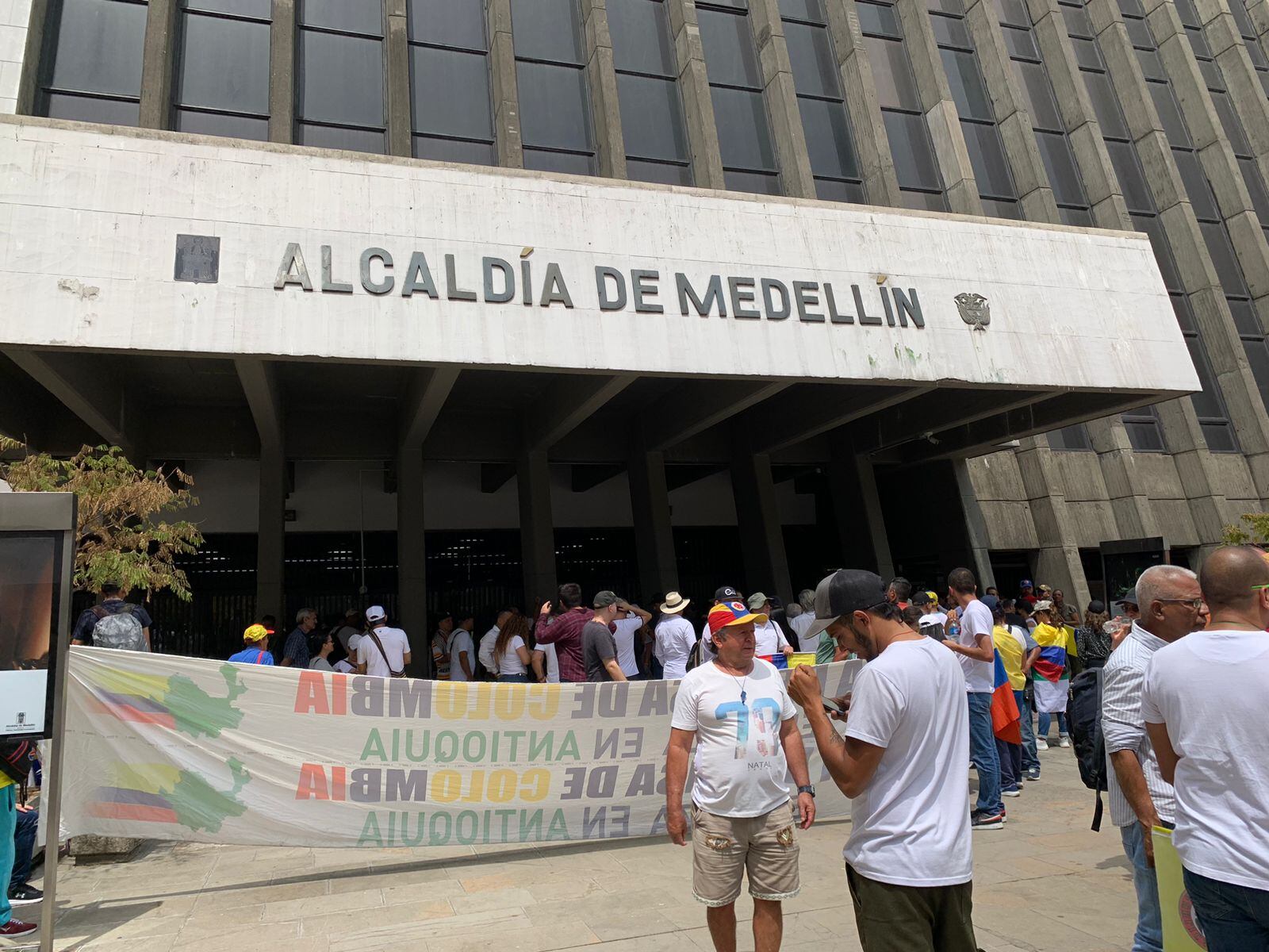 El alcalde Daniel Quintero denuncia que un joven fue amenazado de muerte