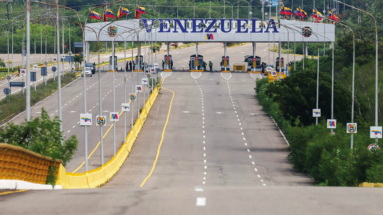 Frontera entre Colombia y Venezuela en Cúcuta, Norte de Santander. Paso fronterizo.