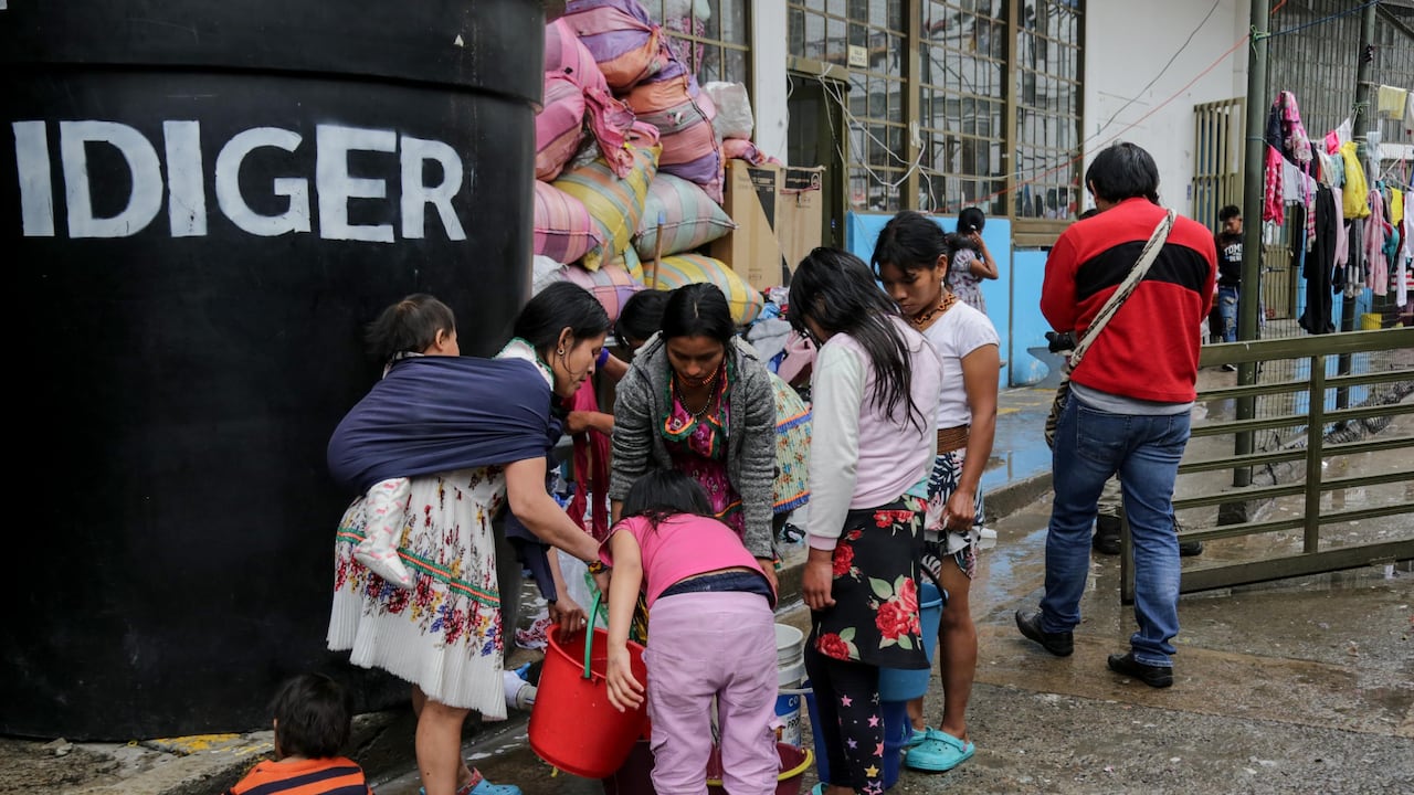 Comunidades indígenas, en su mayoría Embera, viven en un refugio temporal llamado UPI La Rioja, desde su traslado el pasado mes de abril.