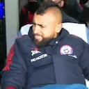 Arturo Vidal salió en camilla tras el duelo con Colombia.