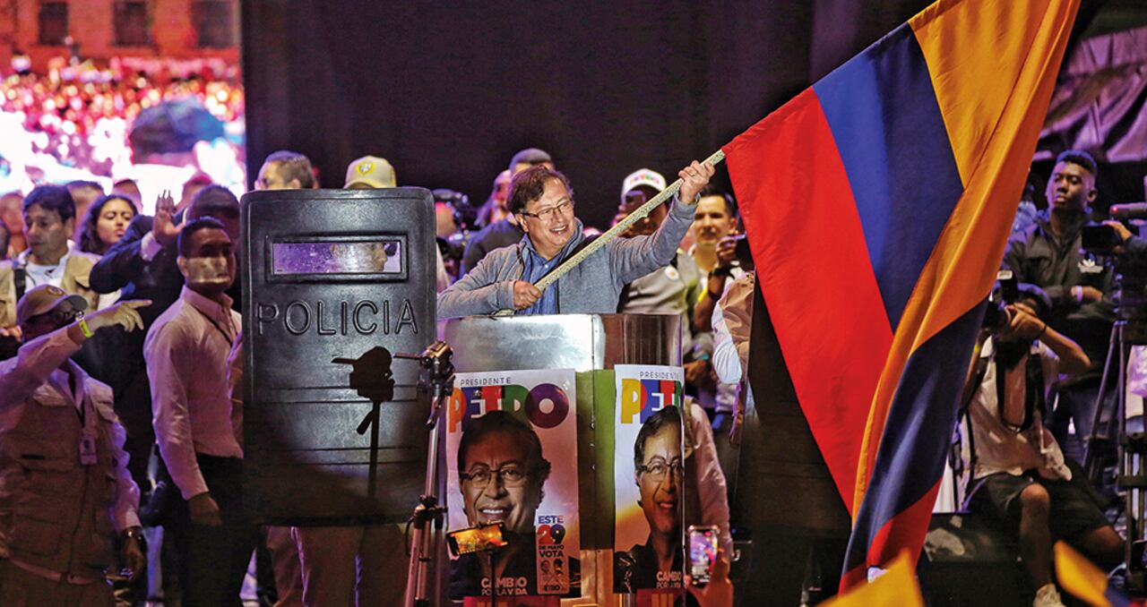 El candidato Gustavo Petro denunció amenazas en su contra y el Gobierno tuvo que reforzar su seguridad. Cerró campaña en la Plaza de Bolívar de Bogotá con un concierto.