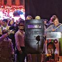 El candidato Gustavo Petro denunció amenazas en su contra y el Gobierno tuvo que reforzar su seguridad. Cerró campaña en la Plaza de Bolívar de Bogotá con un concierto. Foto Esteban La Rotta