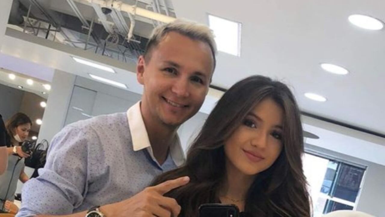 El estilista Mauricio Leal y la cantante Shaira