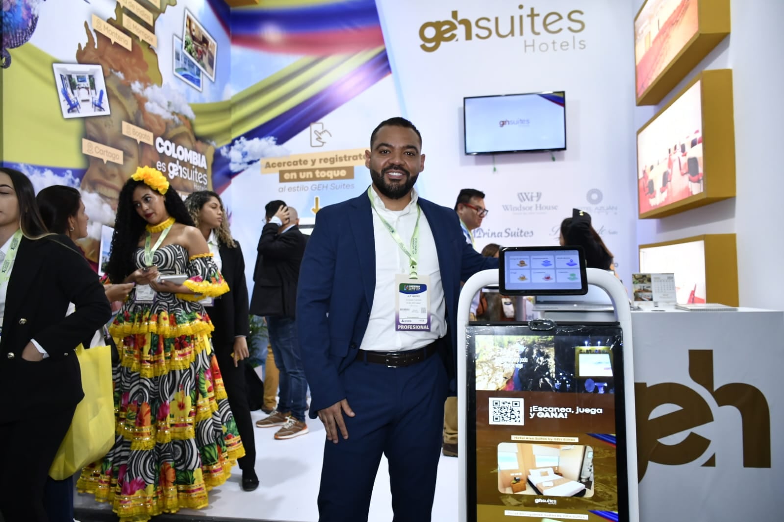 El robot presentado en la feria ANATO, el cual hará de apoyo en la parte de gastronomía, desempeñando diferentes labores allí.