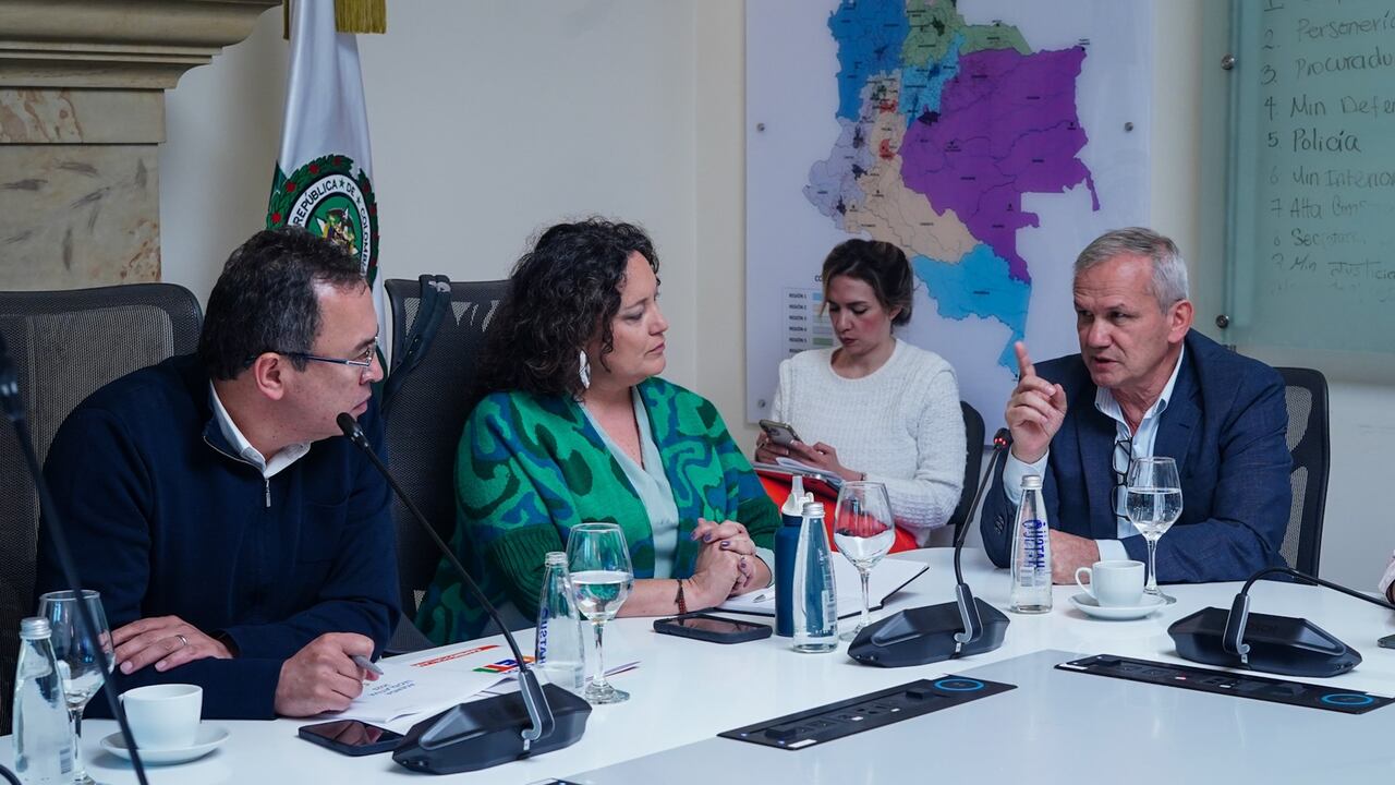 En la reunión con el ministro del Interior, estuvieron las directivas de la Alianza Verde.