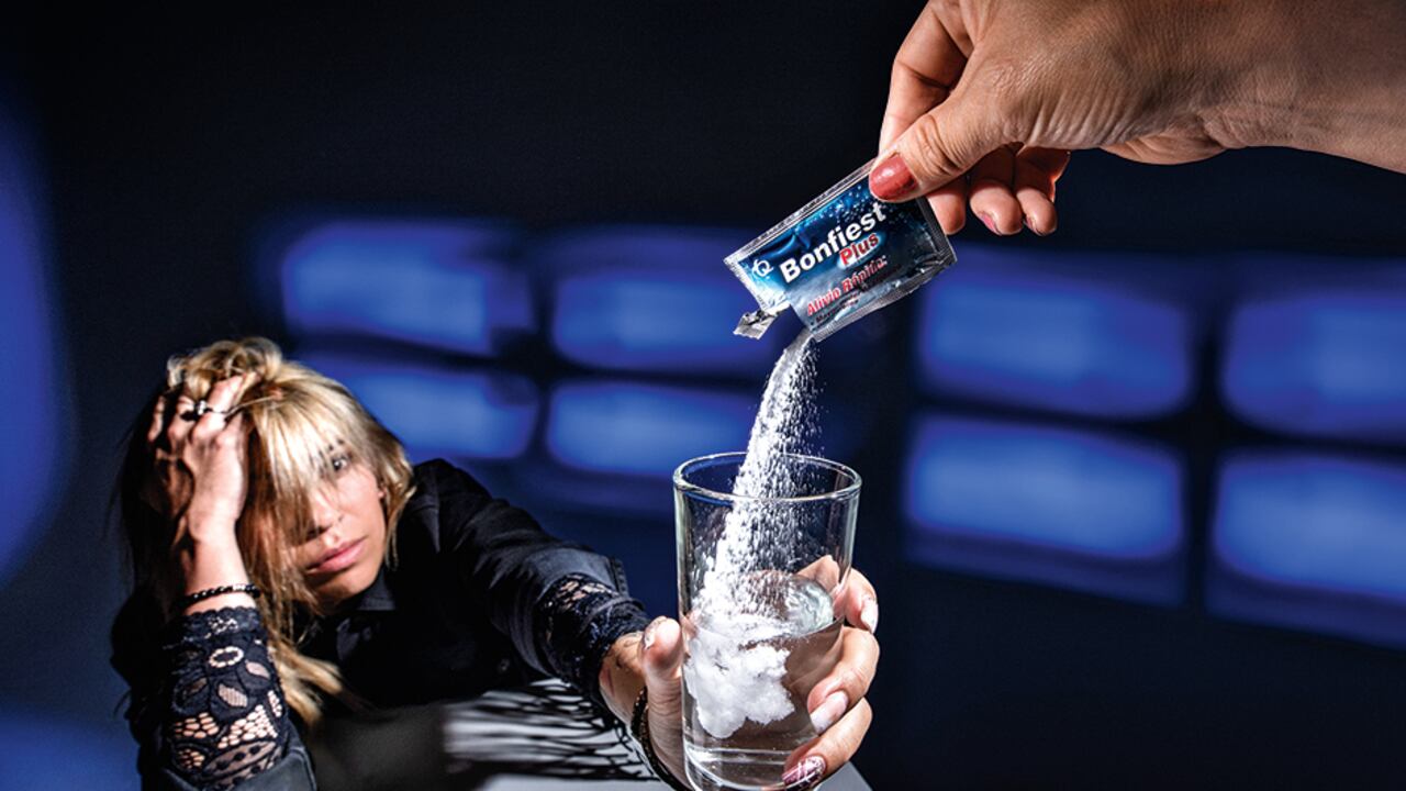 Desde 2015, Bonfiest Plus conquistó a miles de colombianos con la fórmula para aliviar el guayabo, aunque sus indicaciones son el dolor de cabeza y la pesadez por la llenura. La distribuidora Tecnoquímicas y la fabricante Tecnofar TQ S. A. S. afrontan un juicio por presunta publicidad engañosa. En 2023 habrá sentencia.