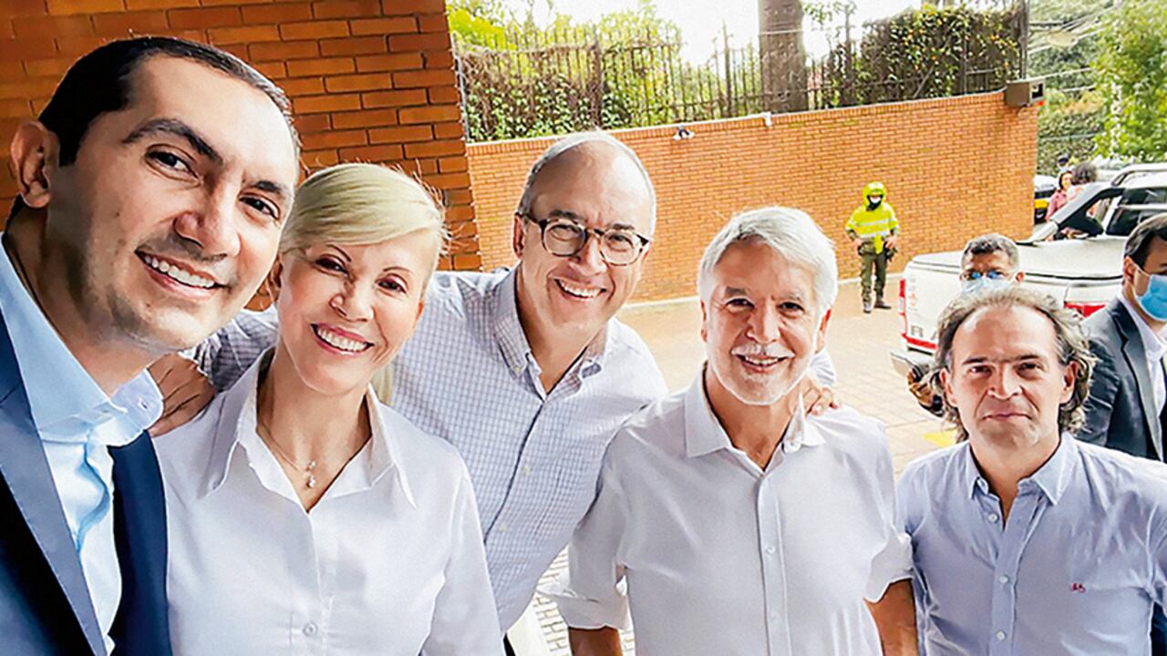 En la coalición de centroderecha, llamada Equipo por Colombia, los precandidatos son clarísimos defensores del mercado, de la propiedad privada, del orden, de la ley y la autoridad.