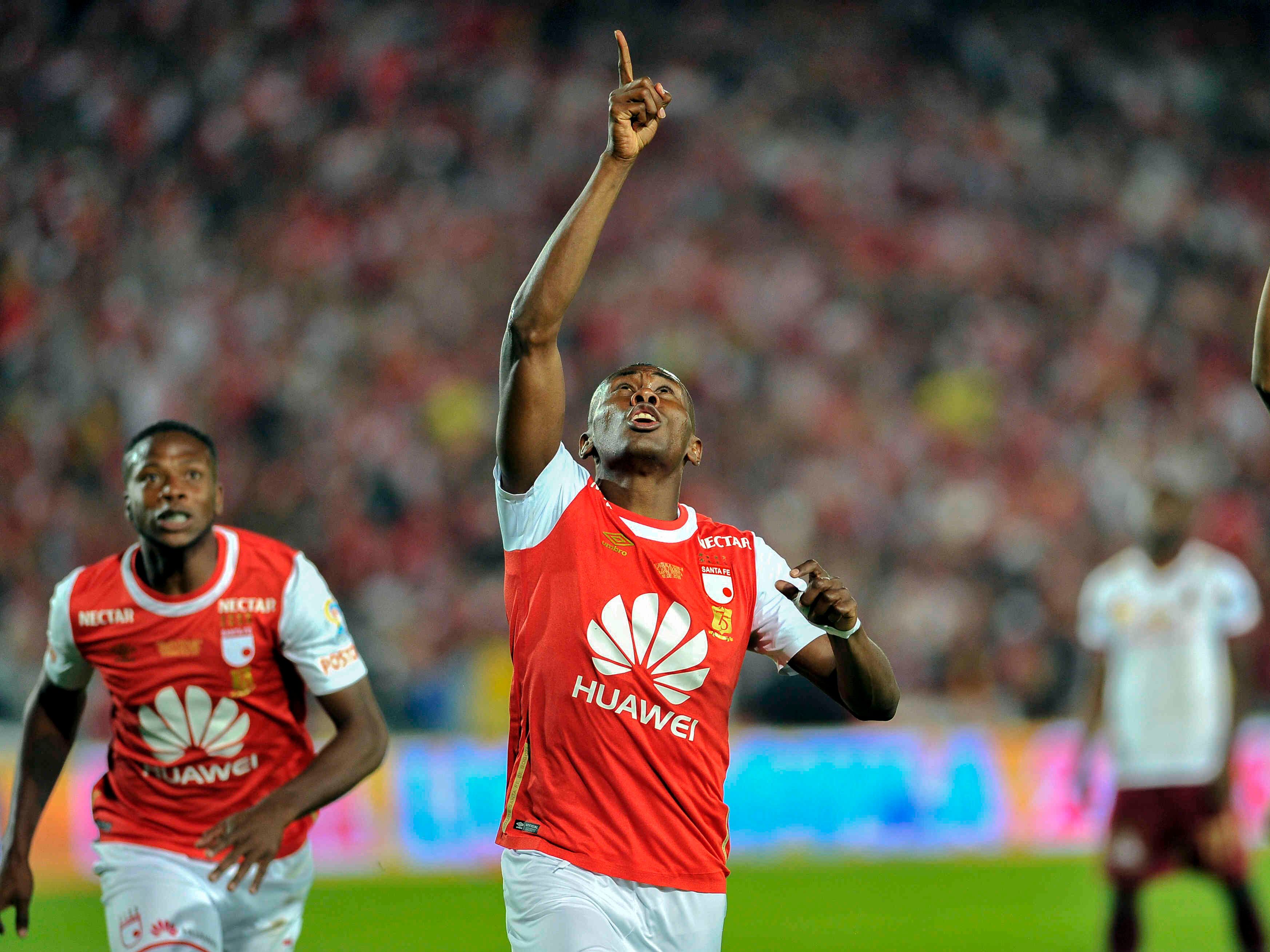 Héctor Urrego celebra gol marcado al Tolima durante el partido de vuelta del torneo clausura 2016 del fútbol profesional colombiano, el domingo 18 de diciembre de 2016, en el Campín, en Bogotá. Al finalizar el partido, los cardenales alcanzaron su novena estrella al derrotar 1-0 a los tolimenses. Foto: Carlos Julio Martínez / SEMANA
