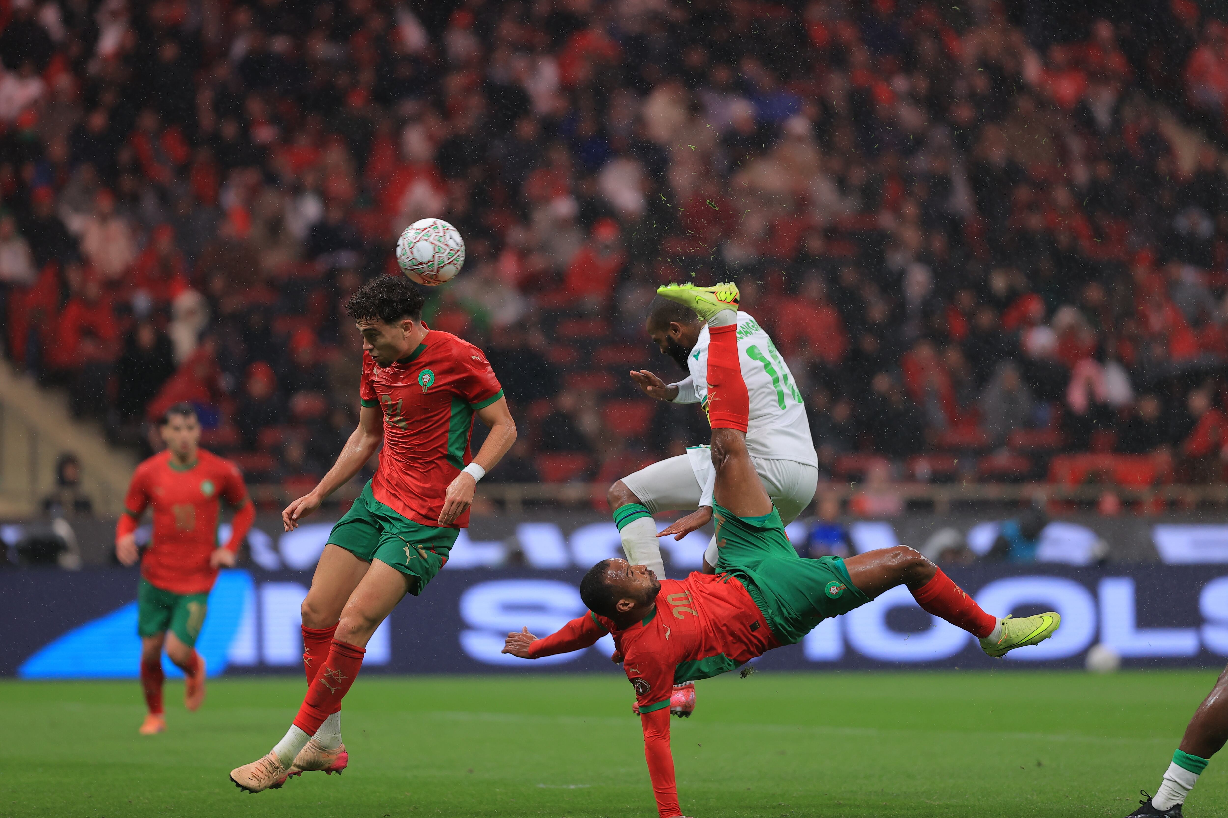 Momento exacto del golazo de Ayoub El Kaabi en la Copa África.