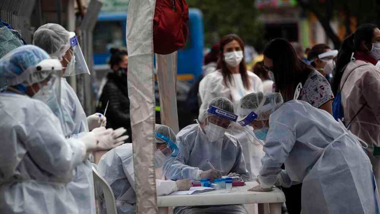 Durante la pandemia, todo el sistema de salud ha estado bajo presión. Ahora, las cifras de las EPS muestran otra emergencia: la de la situación financiera del sistema.