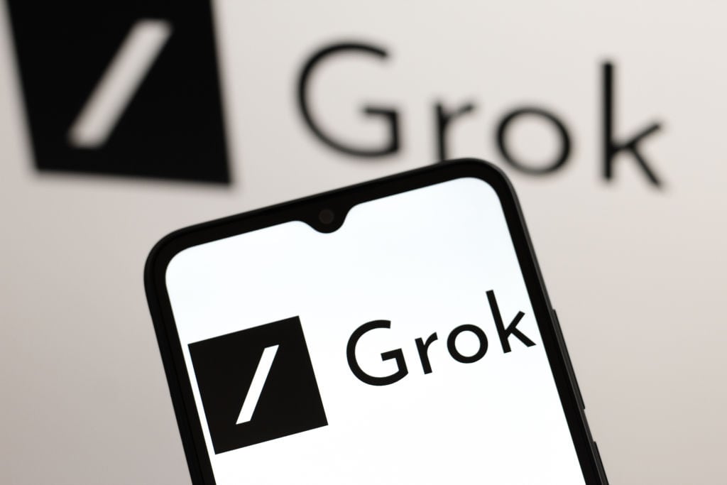 El chatbot Grok amplía su alcance y llega a Android, donde los usuarios pueden registrarse antes de su lanzamiento oficial.