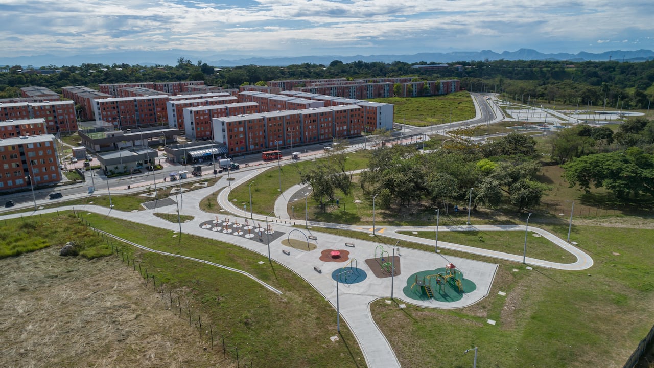 Arboleda del Campestre, en Ibagué, es un proyecto de Constructora Bolívar que ofrece vivienda, vías de acceso, transporte, urbanismo con parques y zonas verdes. Es una propuesta que garantiza sostenibilidad y autosuficiencia a sus habitantes.