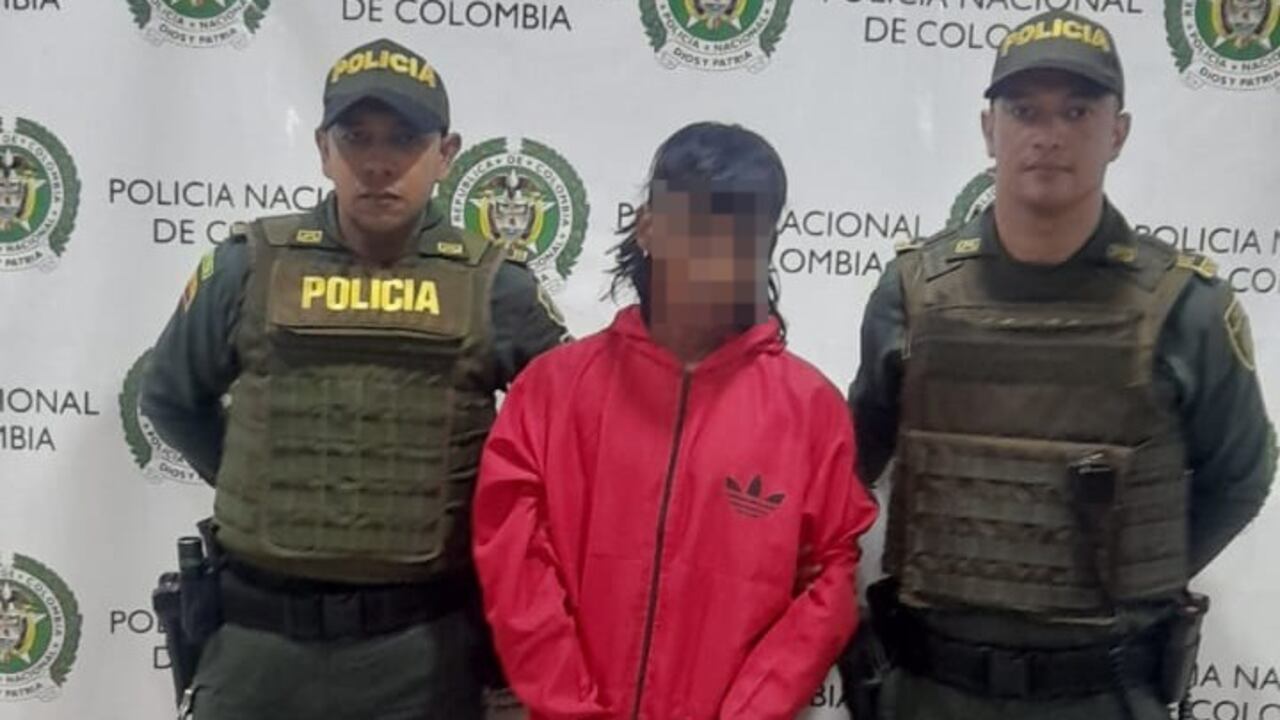 El joven de 18 años fue sorprendido entregando los panfletos en zona comercial