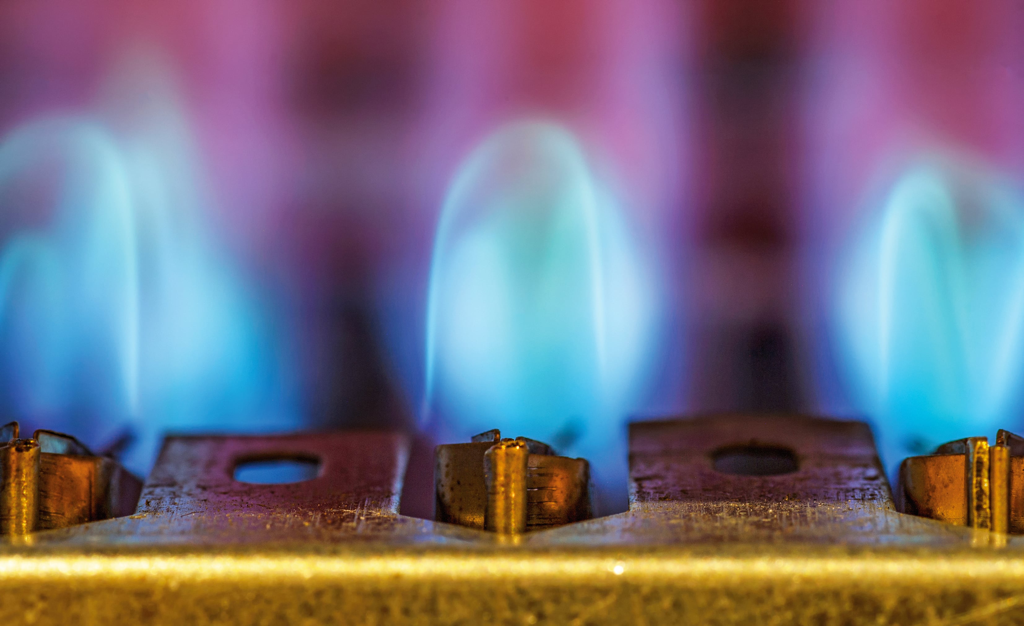 El país debe resolver un periodo de tres a cuatro años de escasez contractual de gas natural y la importación es la solución temporal ideal para cubrir requerimientos de suministro.