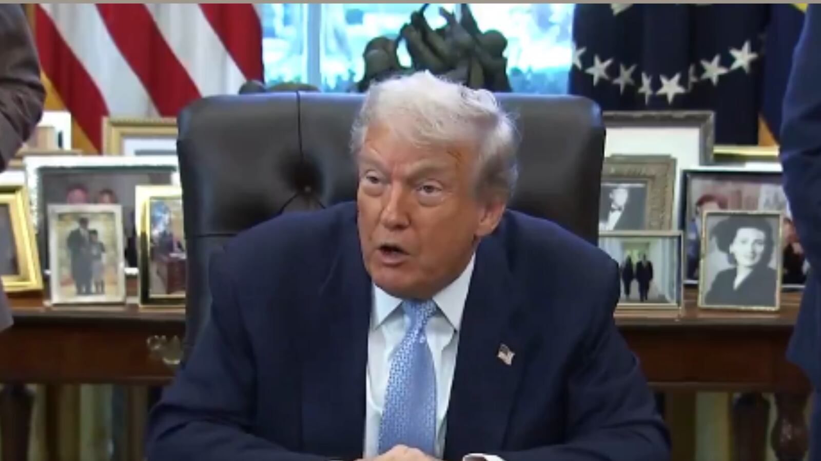 Trump volvió a arremeter contra el gobierno de Nicolás Maduro y dijo que no descarta una intervención estadounidense en Venezuela.