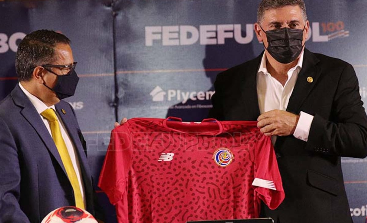 Luis Fernando Suárez, en su presentación como nuevo DT de Costa Rica