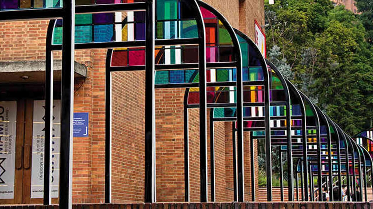 El edificio del MamBo con el aviso de “Se arrienda” que apareció en la mañana del 5 de febrero. John Hamon / Revista Semana.