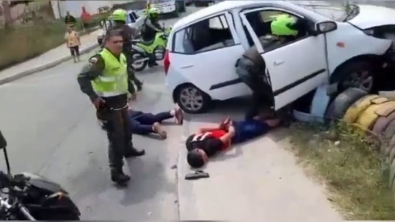 Los sujetos detenidos portaban armas de fuego.