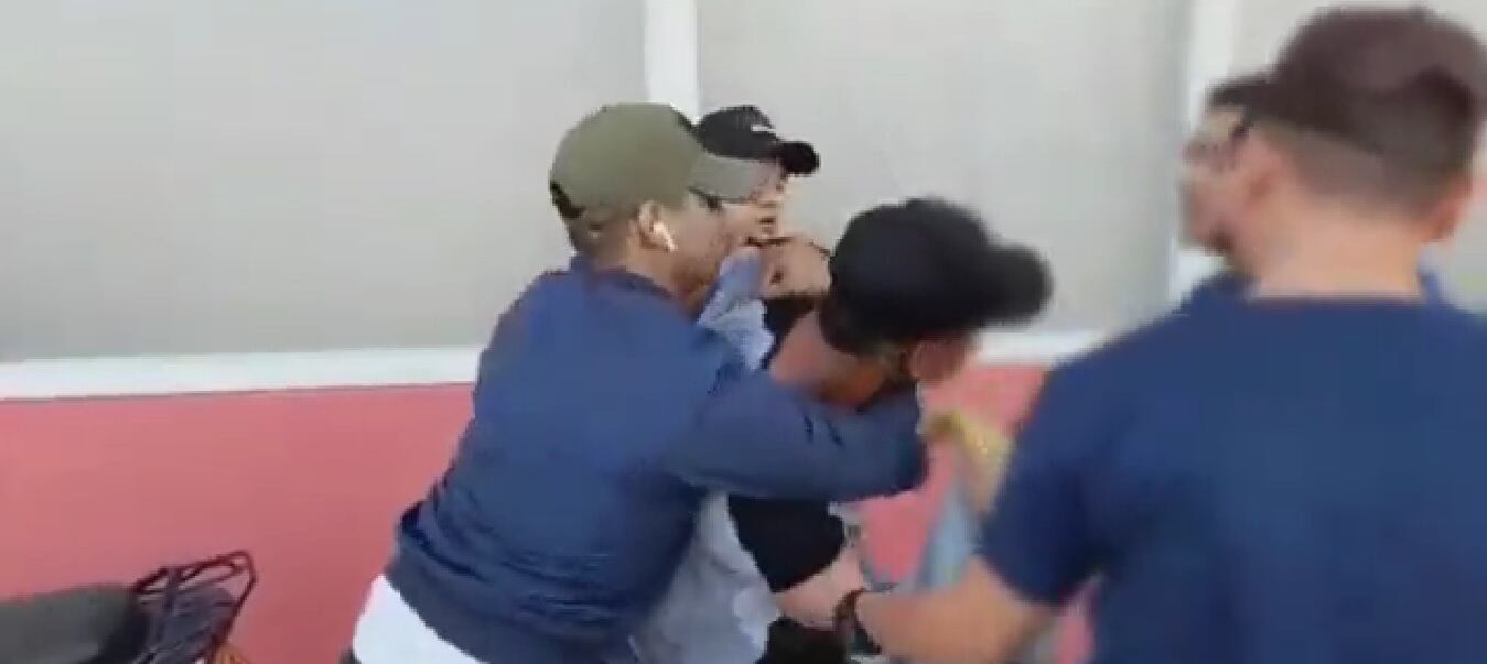 Sobrino extorsionaba a su propia tía en el Valle; fue capturado en flagrancia junto a su cómplice.