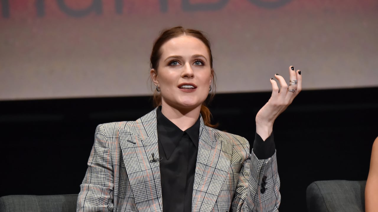 Evan Rachel Wood dice que esposa de Marilyn Manson la amenazó con publicar sus fotos íntimas