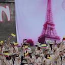 Atletas de Colombia a bordo de un barco mientras avanza por el Sena en París, Francia, durante la ceremonia de apertura de los Juegos Olímpicos de Verano de 2024, el viernes 26 de julio de 2024