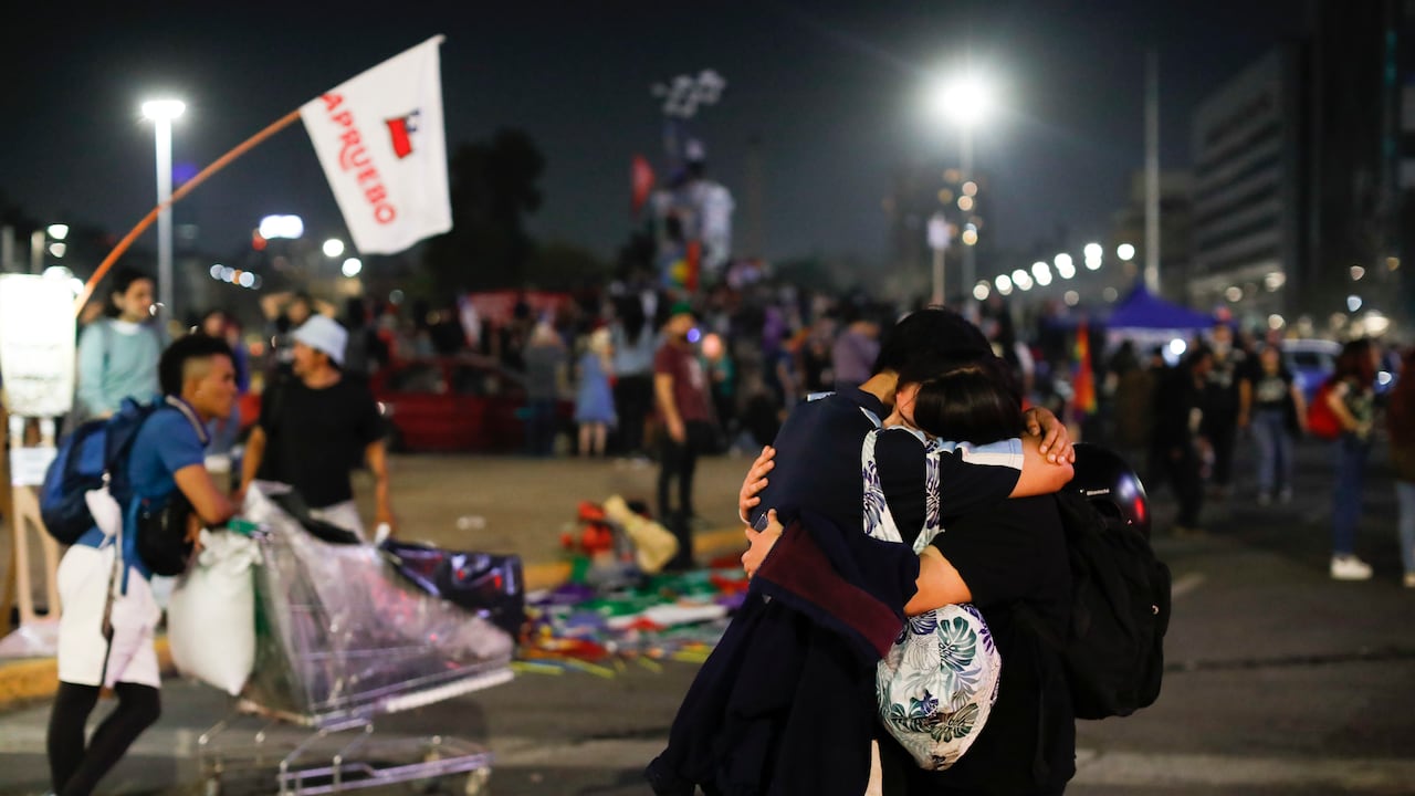El servicio se encuentra “sin detención de trenes por disturbios en el exterior.