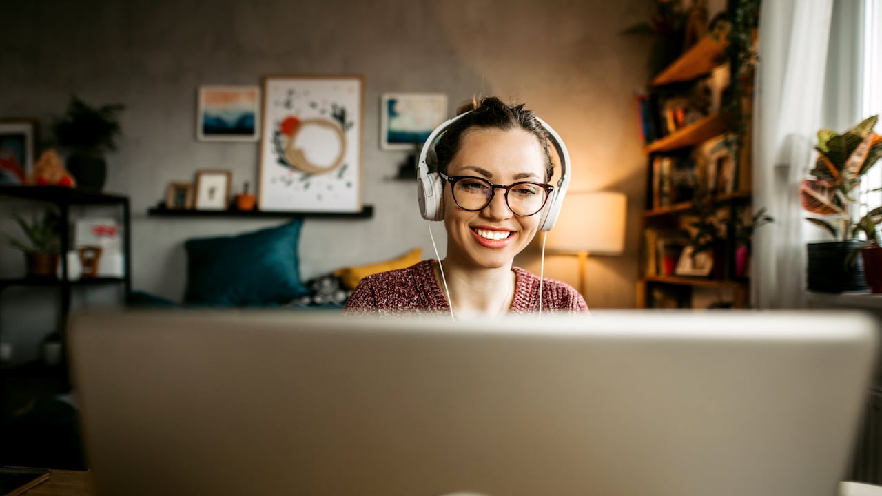 Estas herramientas de inteligencia artificial pueden funcionar como tutores de idiomas personalizados, accesibles en cualquier momento del día.