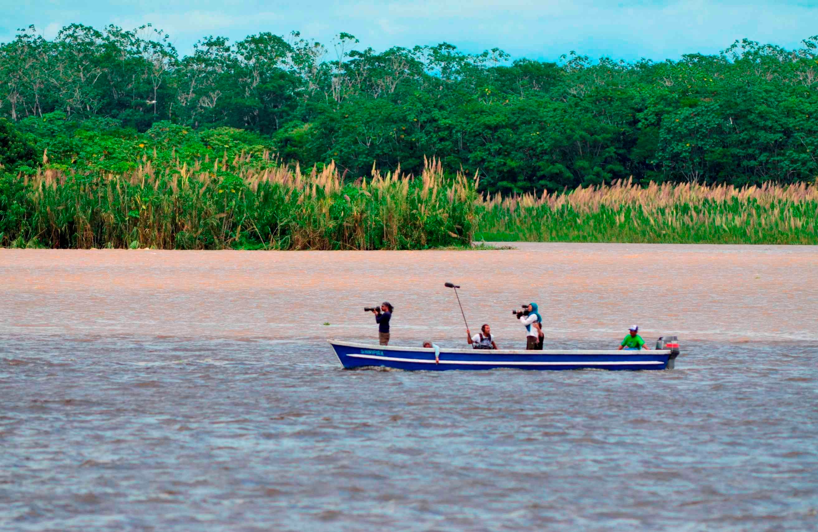 “Esto fue en Perú. Pero allí, en Leticia, en el Orinoco, en el Amazonas brasileño, uno está totalmente aislado, está solo uno y la naturaleza. Esa una sensación muy surreal, estar tan lejos de la civilización”. 