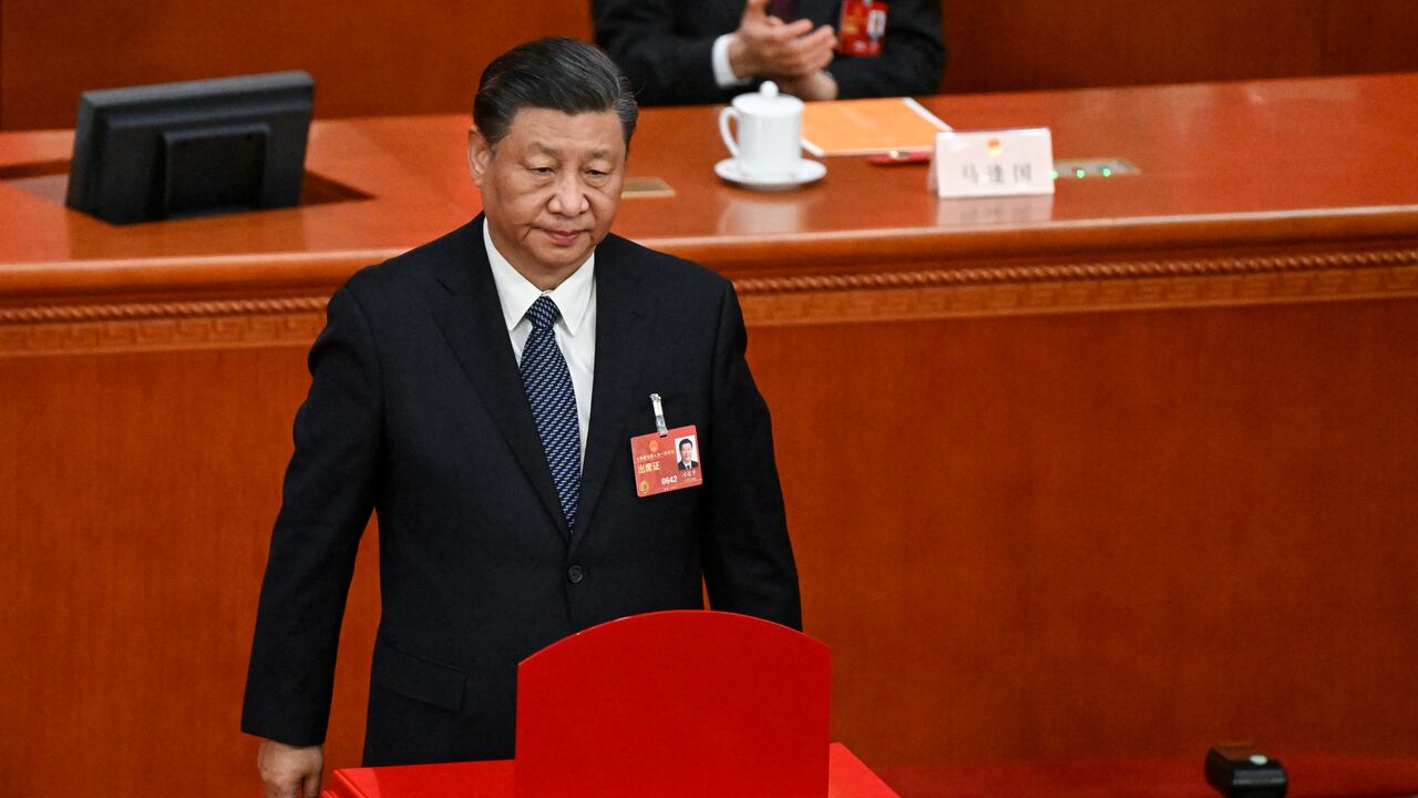 Xi Jinping promete hacer frente a las fuerzas independentistas de Taiwán, pero sin fuerza militar.