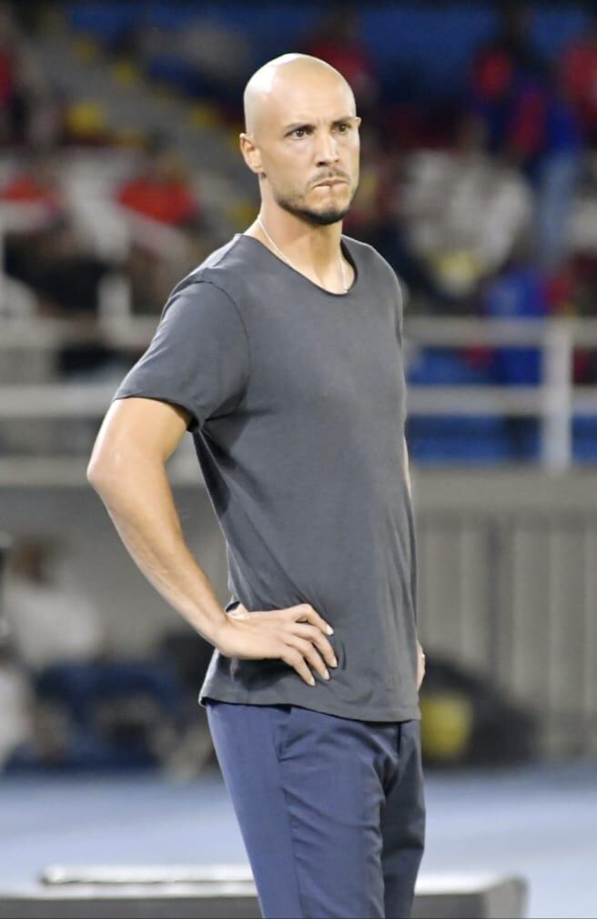 David González, director técnico del América de Cali, durante el partido contra Llaneros de Villavicencio.