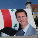 Transeúntes pasan delante de los afiches electorales de Bashar al Asad, el 25 de mayo de 2021 en Damasco LOUAI BESHARA AFP